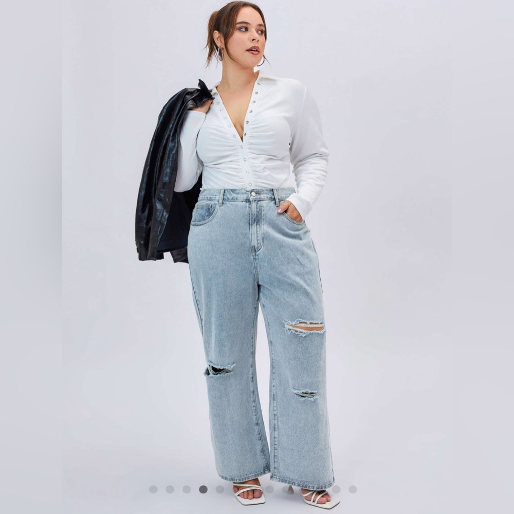 Cider Distressed Light Wash Denim Wide Leg Cropped Jeans - size 2XL